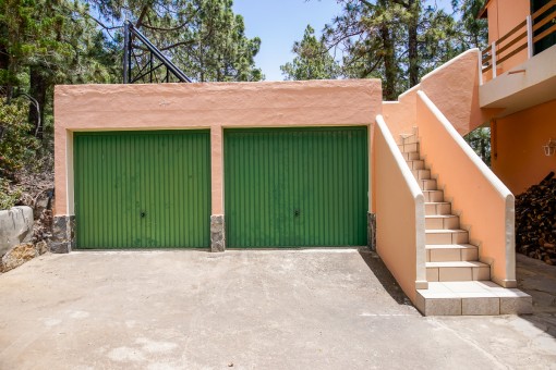 Spacious double garage