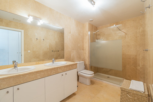 Bathroom en suite