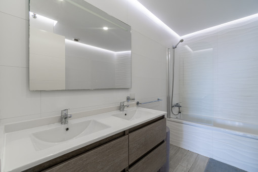 Bathroom with bath tub